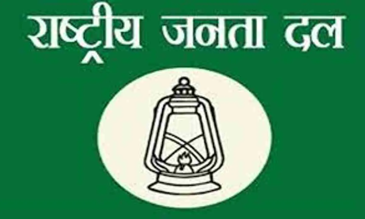 राजद ने किये 40 स्टार प्रचारक नियुक्त, लालू-तेजस्वी एवं तेजप्रताप सहित कई दिग्गजों के नाम शामिल 