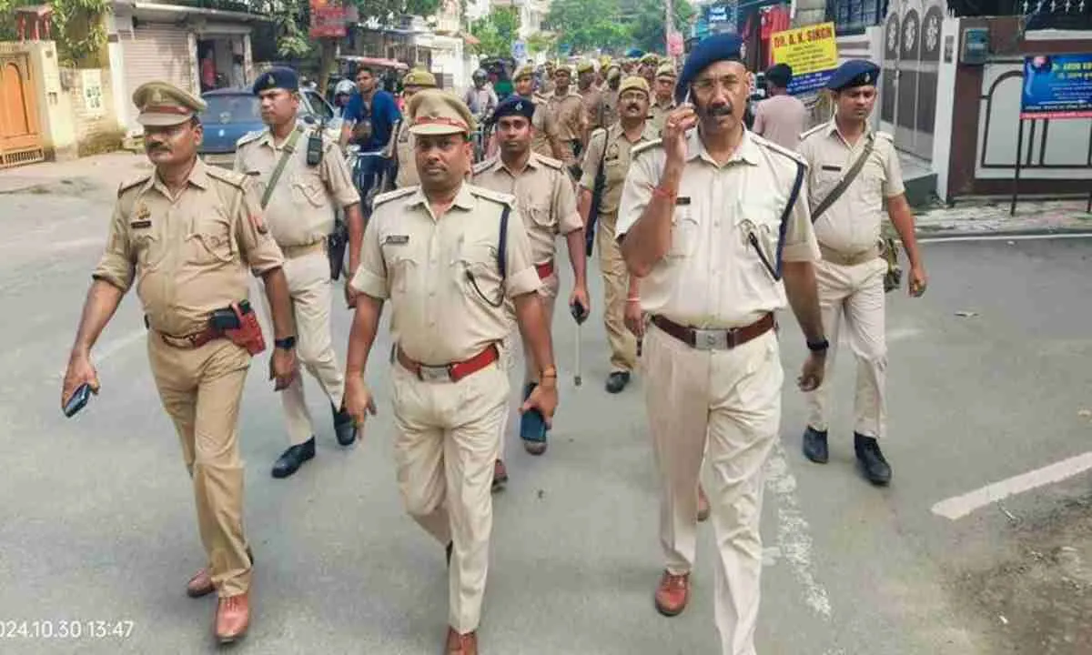 Ranchi News: शांतिपूर्वक चुनाव कराने की अपील के साथ रांची पुलिस ने निकाला फ्लैग मार्च