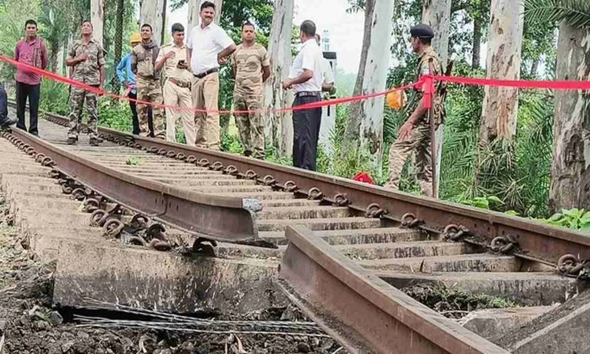 Sahebganj News: बरहेट में अपराधियों ने रेल पटरी उड़ाया, कोयला सप्लाई ठप्प   