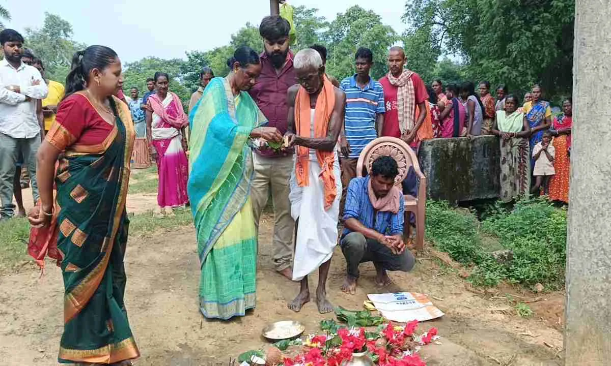 Chaibasa News: सांसद और विधायक ने बरकानी में सड़क निर्माण कार्य का किया भूमि-पूजन