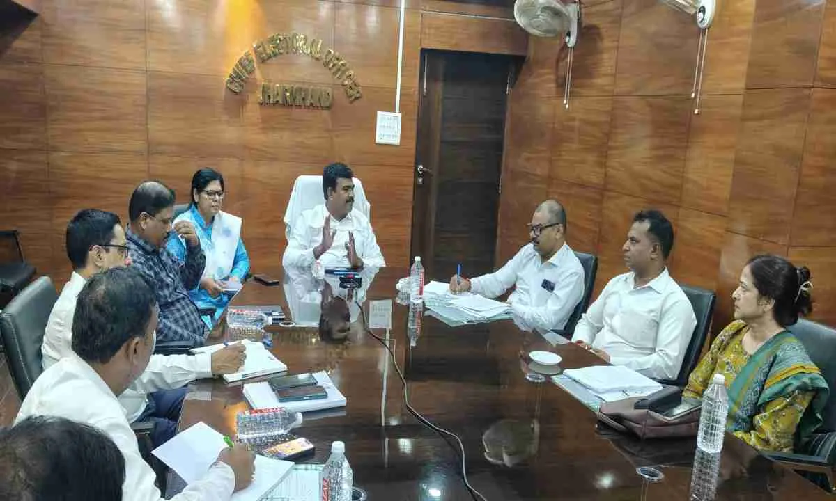 मतदान केंद्र पर किसी भी पार्टी का प्रतीक चिन्ह या झंडा लगाना प्रतिबंधित