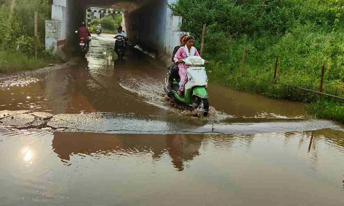 चाईबासा रेलवे अंडरपास में जल जमाव की समस्या से निजात दिलवाया जाए: त्रिशानु राय 