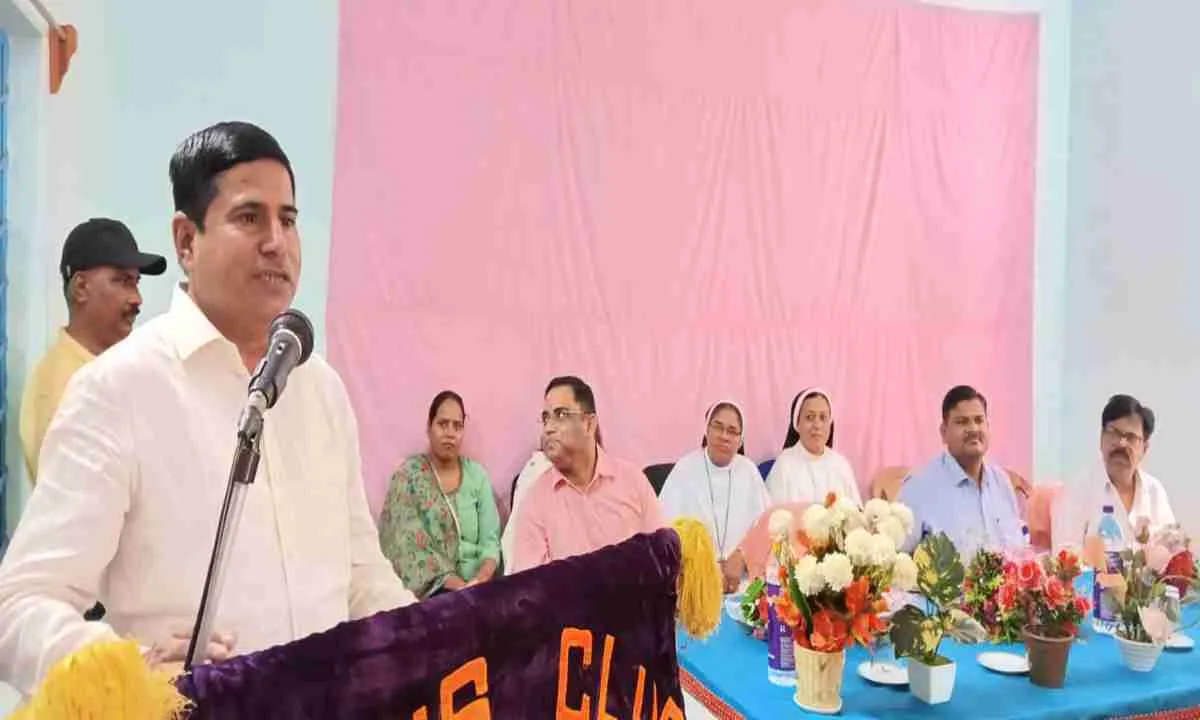 Koderma News: विश्व मानसिक स्वास्थ्य दिवस पर विधिक जागरूकता शिविर का आयोजन