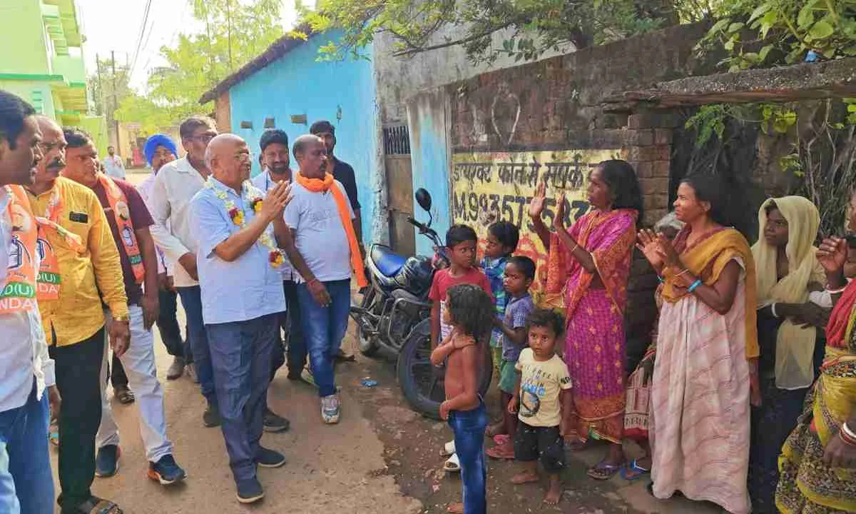 मुलभूत सुविधाओं की कमी की समस्या से जूझ रहे लोग, सरयू राय ने दिया समाधान का भरोसा