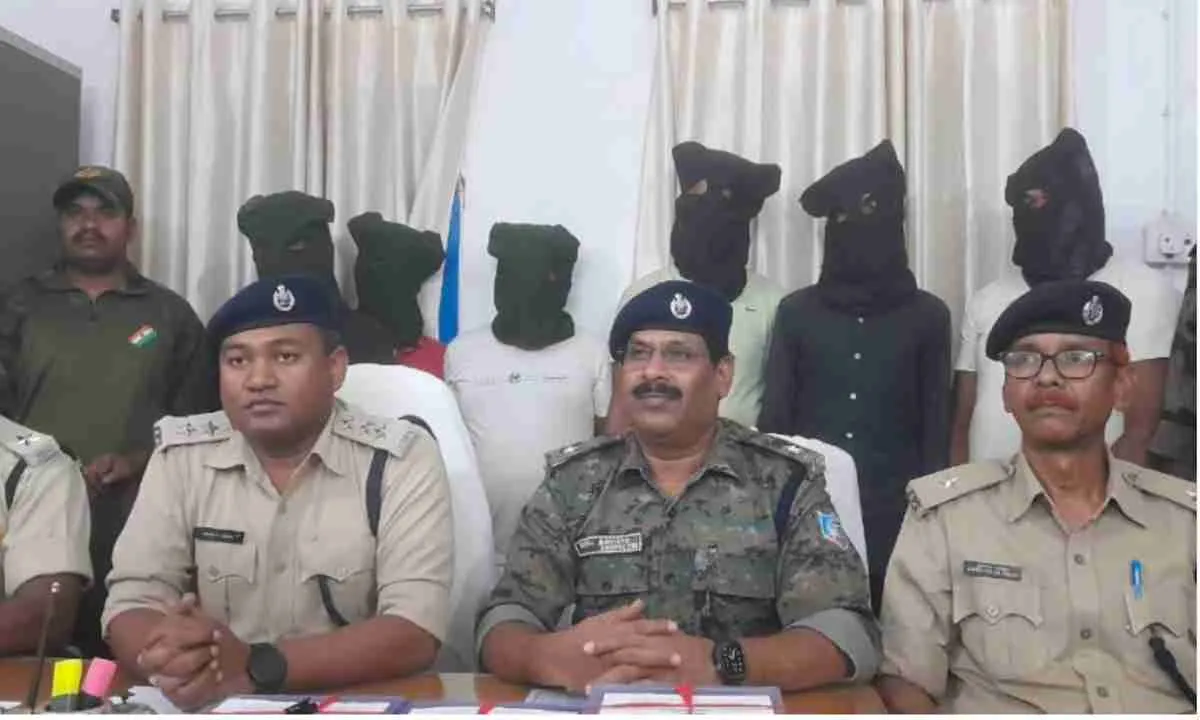 Jamtara News: पुलिस ने 6 साइबर अपराधियों को किया गिरफ्तार