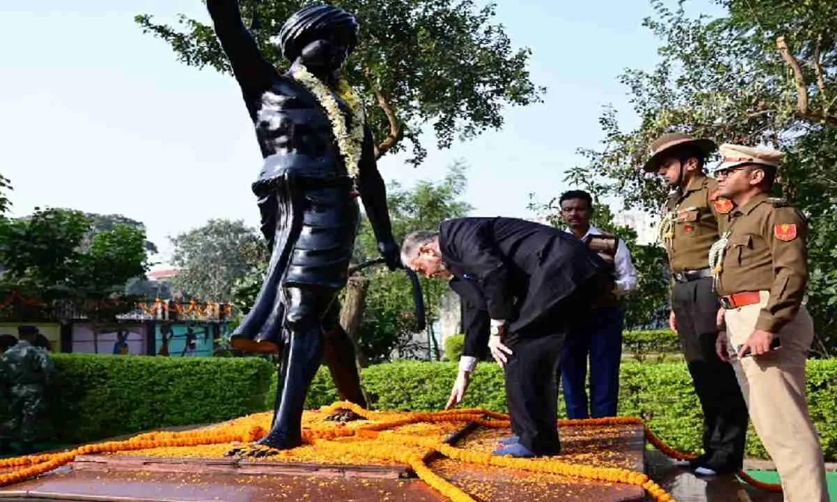 राज्यपाल संतोष गंगवार ने भगवान बिरसा मुंडा को दी श्रद्धांजलि, राज्यवासियों को झारखंड स्थापना दिवस की शुभकामनायें 