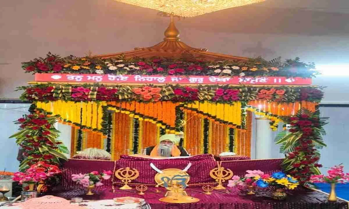 Koderma News: गुरुनानक देव जी महाराज के 555वें प्रकाश पर्व पर सजा विशेष दीवान