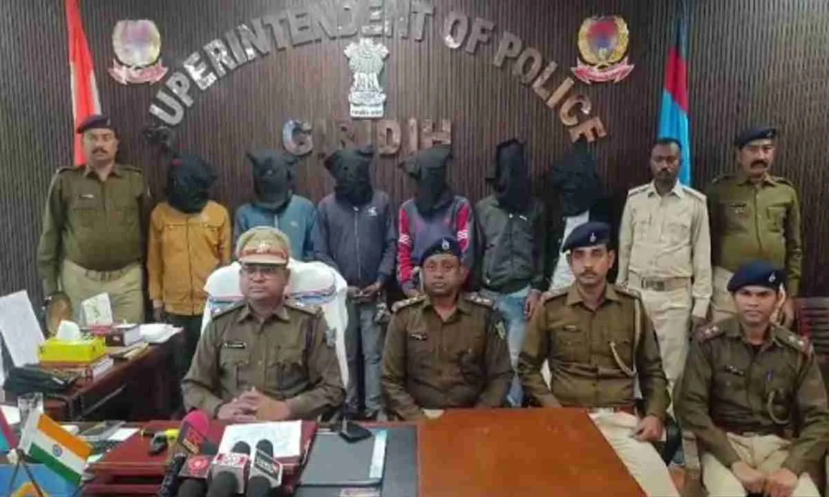 Giridih News: पुलिस ने अपराधियों को हथियार के साथ रंगे हाथ किया गिरफ्तार 