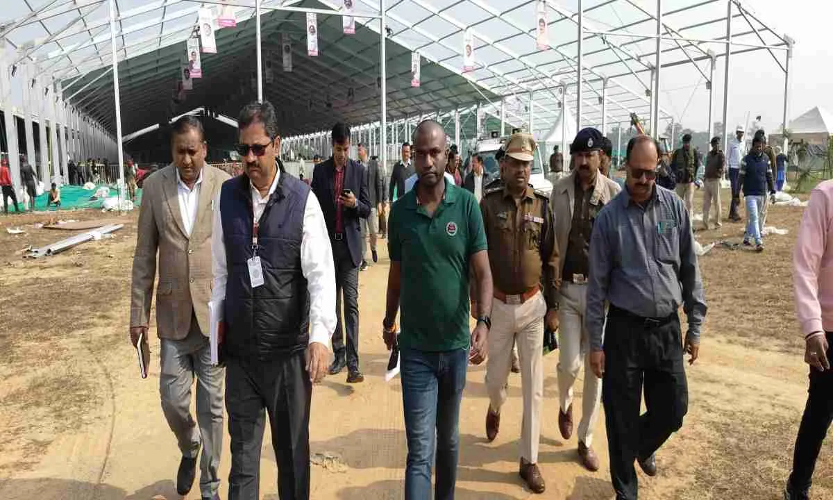 Ranchi News: मंईयां सम्मान योजना के राज्यस्तरीय कार्यक्रम की तैयारियों का उपायुक्त ने लिया जायजा