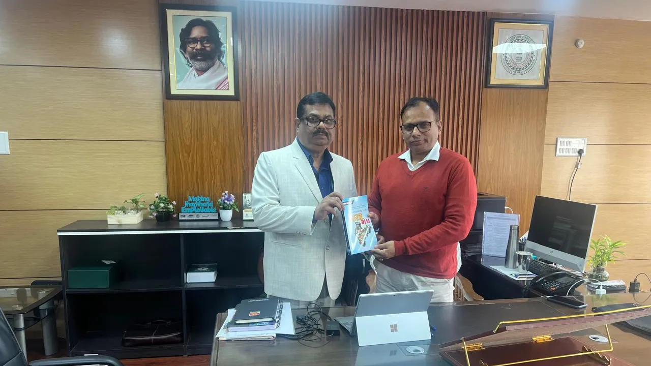 Ranchi news: Dspmu के कुलपति डॉ तपन कुमार शांडिल्य ने राहुल पुरवार को 