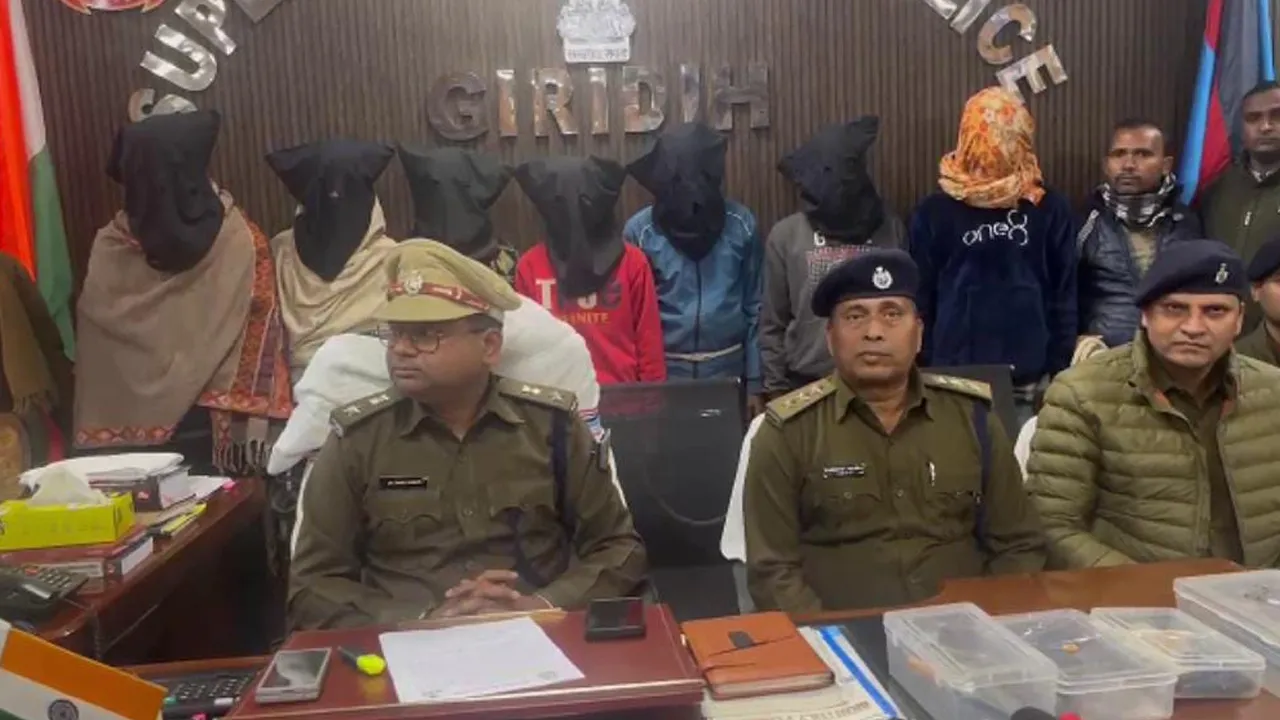 Giridih news: पुजारी के घर हुए डकैती मामले में पुलिस को मिली बड़ी कामयाबी, 7 अपराधियों गिरफ्तार