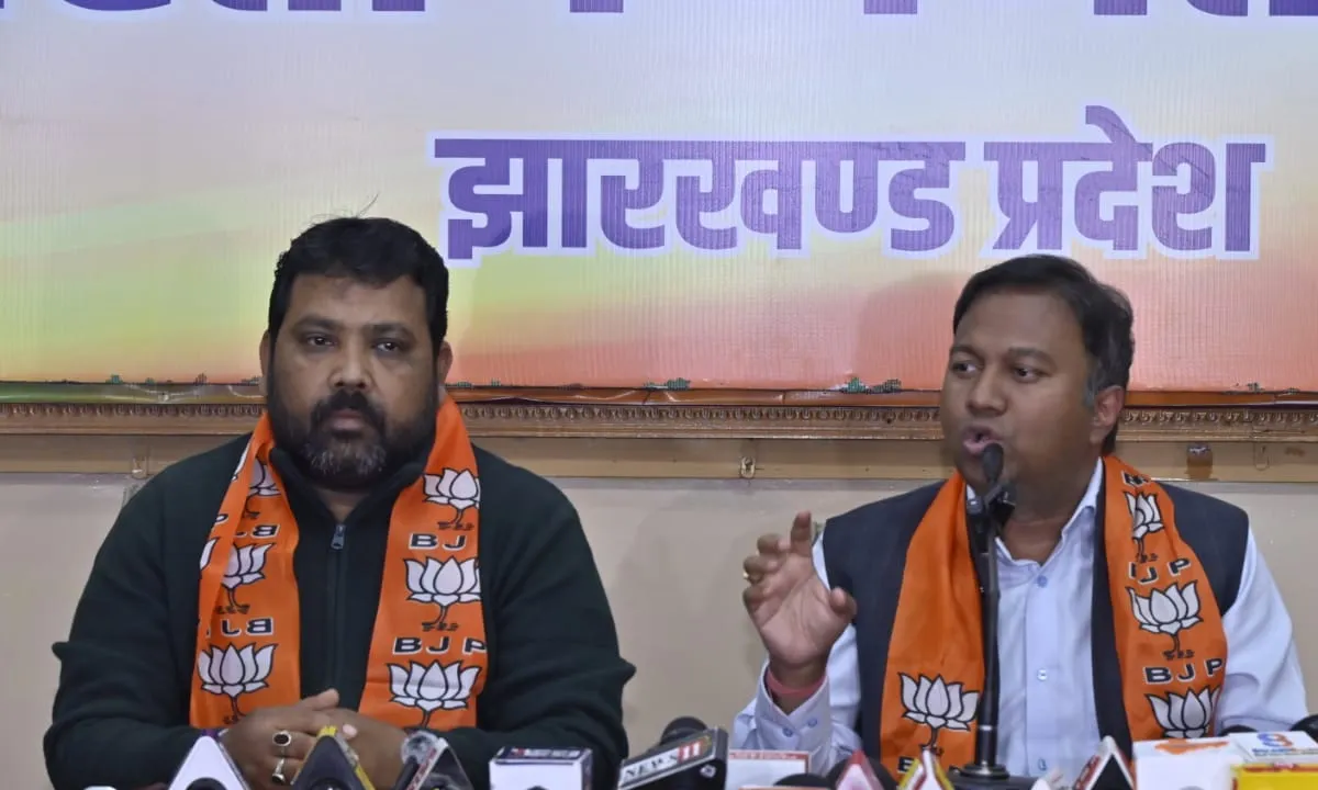 परंपरा तोड़ परिवर्तन लाने वाले महामानव थे सुभाषचंद्र बोस: डॉ रविंद्र कुमार राय