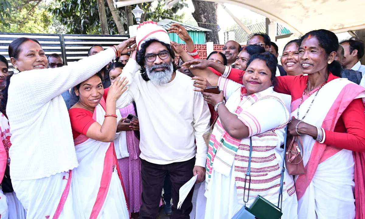 Ranchi news: सीएम हेमंत सोरेन से केंद्रीय सरना समिति के प्रतिनिधि मंडल ने की मुलाकात 