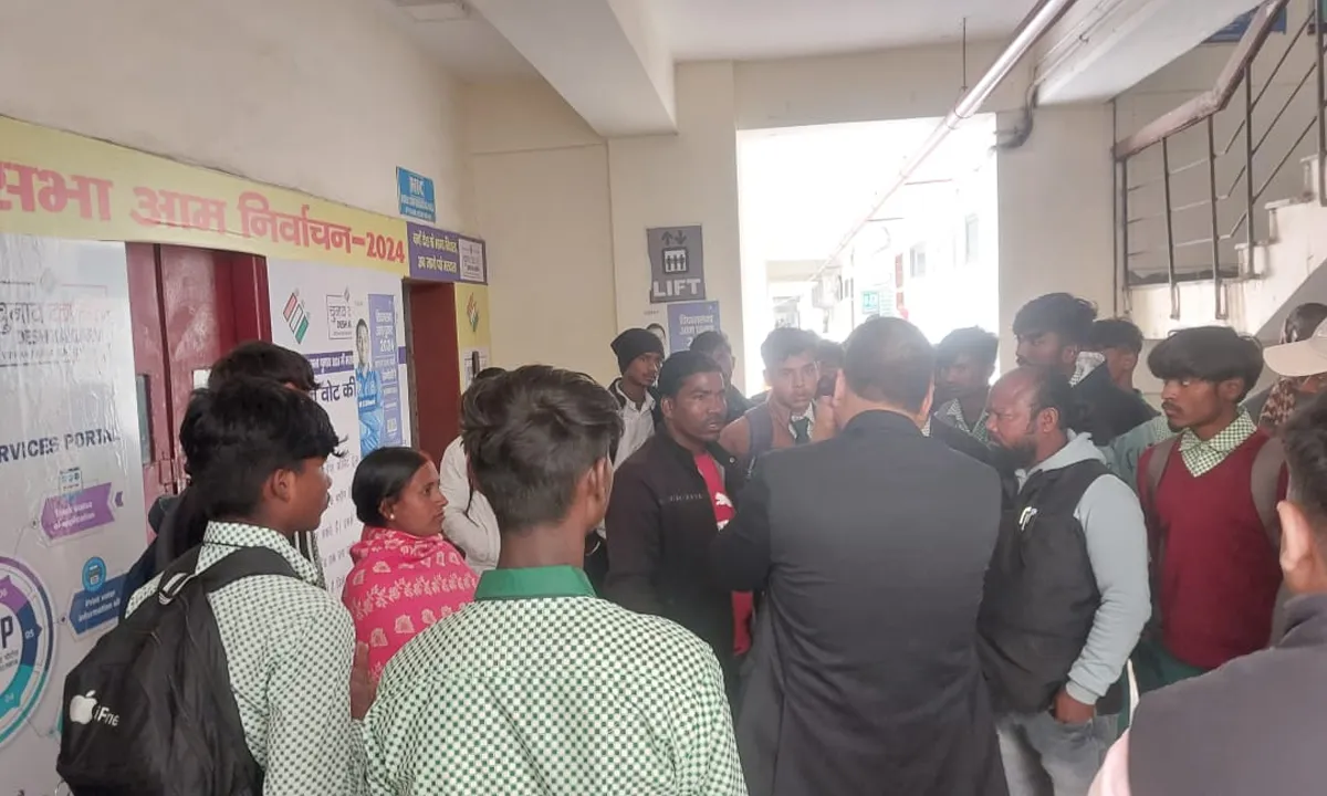 Ranchi news: जिला शिक्षा अधीक्षक से मिले पीएम श्री अपग्रेडेड हाई स्कूल कांके कुमहरिया के अध्यक्ष