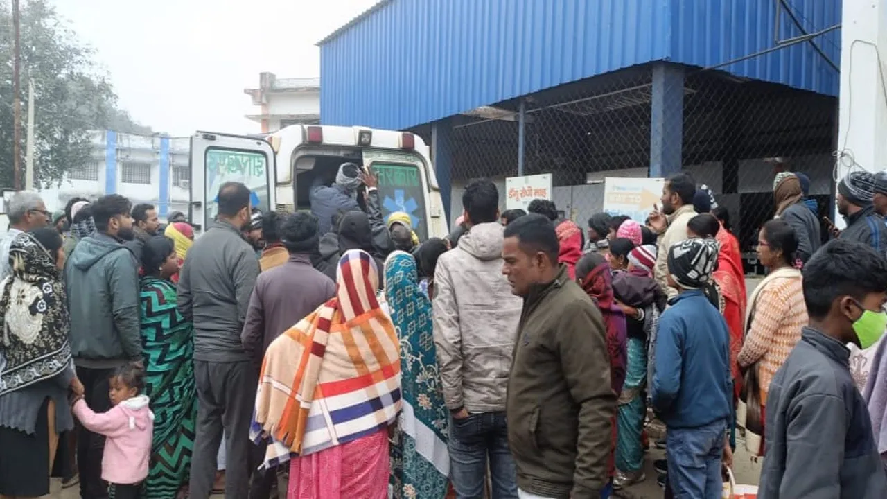 Koderma news:  पिकअप की चपेट में आने से बाइक सवार युवक गंभीर रूप से घायल