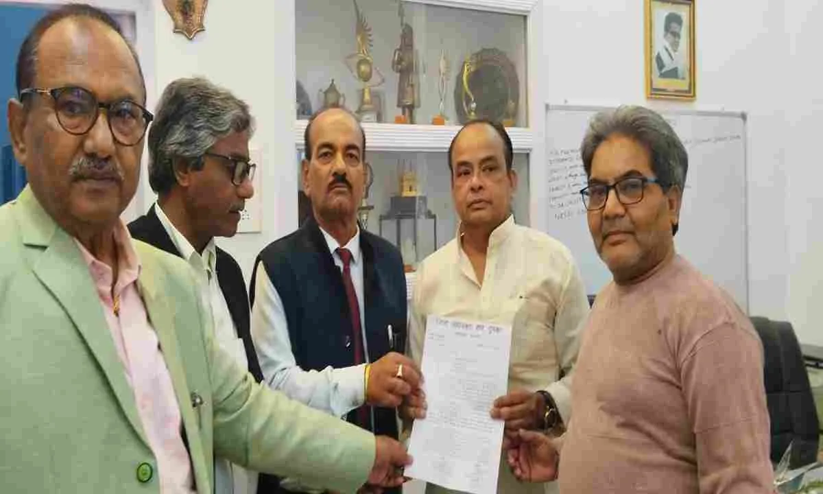 Dumka News: बार के लिए भूमि अधिग्रहण की समस्या से मुख्यमंत्री को अवगत कराते हुए, पूर्ण प्रयास का मंत्री ने दिलाया भरोसा