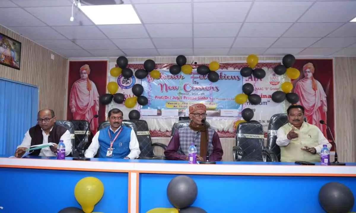 स्वागत समारोह में बोले छात्राओं को ज्ञान अर्जन के साथ जीवन में कठिन चुनौतियां का सामना करना: सचिव