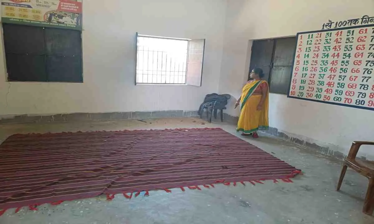 Giridih News: असमाजिक तत्वों ने गांवा के आंगनबाड़ी केंद्र में की तोडफोड, बाल बाल बची सेविका