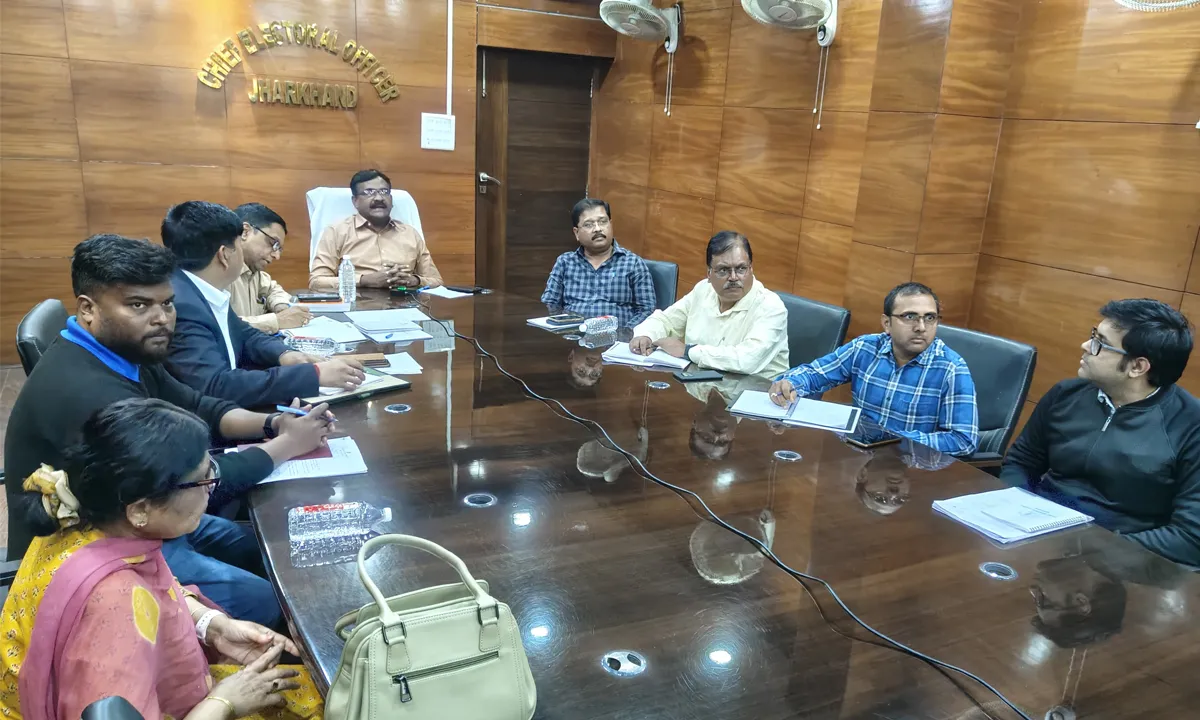 Ranchi news: मुख्य निर्वाचन पदाधिकारी ने सभी जिलों के उपायुक्त के साथ की बैठक, दिए अहम सुझाव 