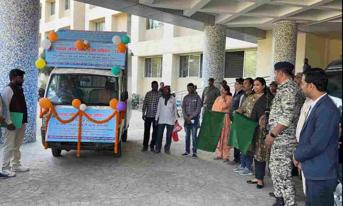 HAZARIBAGH NEWS: पंचायत स्तरीय सड़क सुरक्षा अभियान-2025 को लेकर जागरूकता रथ रवाना