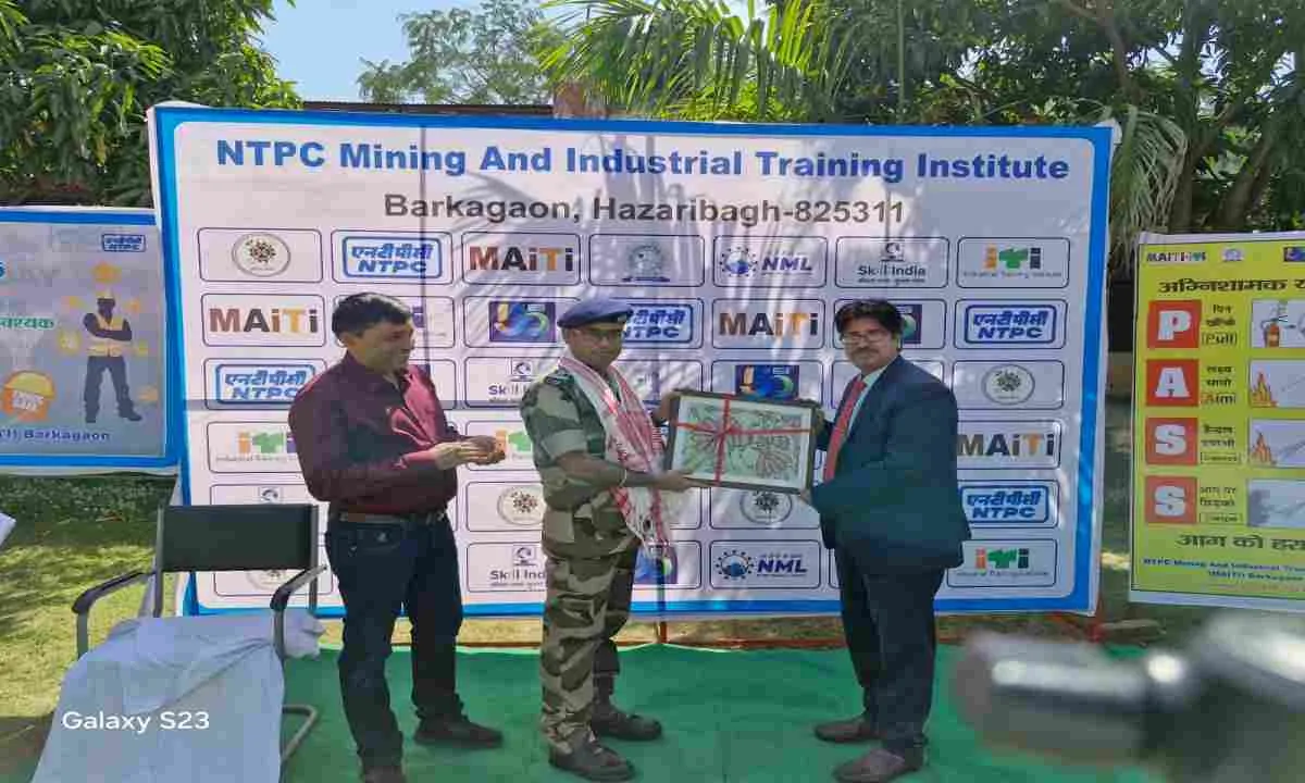 HAZARIBAGH NEWS: एनटीपीसी आईटीआई कॉलेज प्रांगण में राष्ट्रीय सुरक्षा जागरूकता सप्ताह कार्यक्रम आयोजन