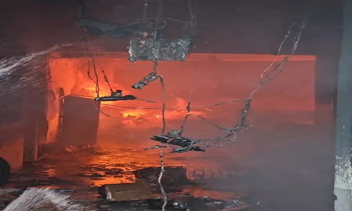 Koderma News: मकान में लगी आग, लाखों का नुकसान 