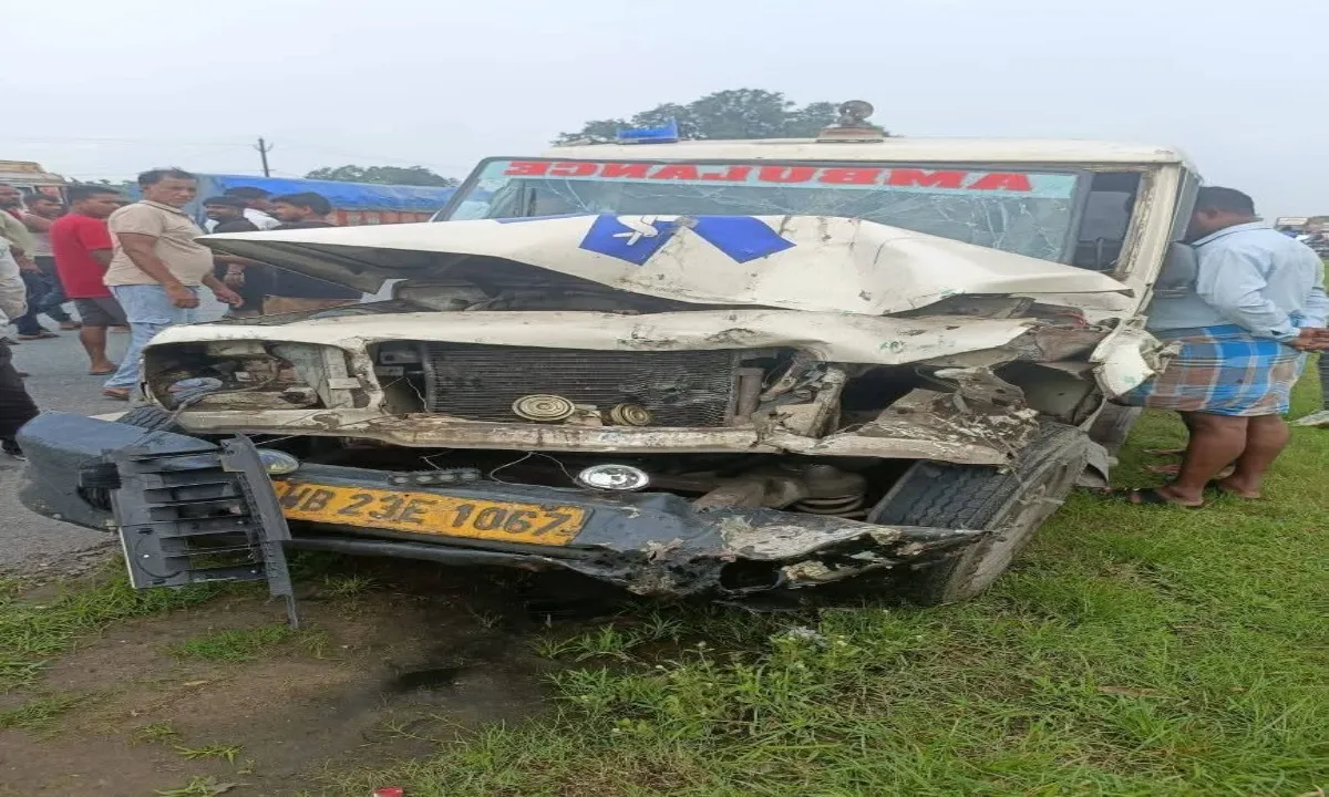 Giridih News: एम्बुलेंस और टेम्पो की टक्कर, एक की हुई मौत 6 घायल