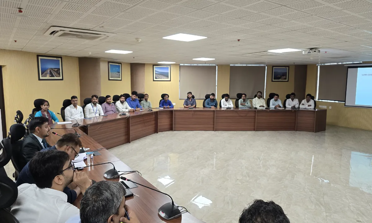 Dhanbad News: पूरी उर्जा के साथ छात्रों के हित में करें काम: आदित्य रंजन