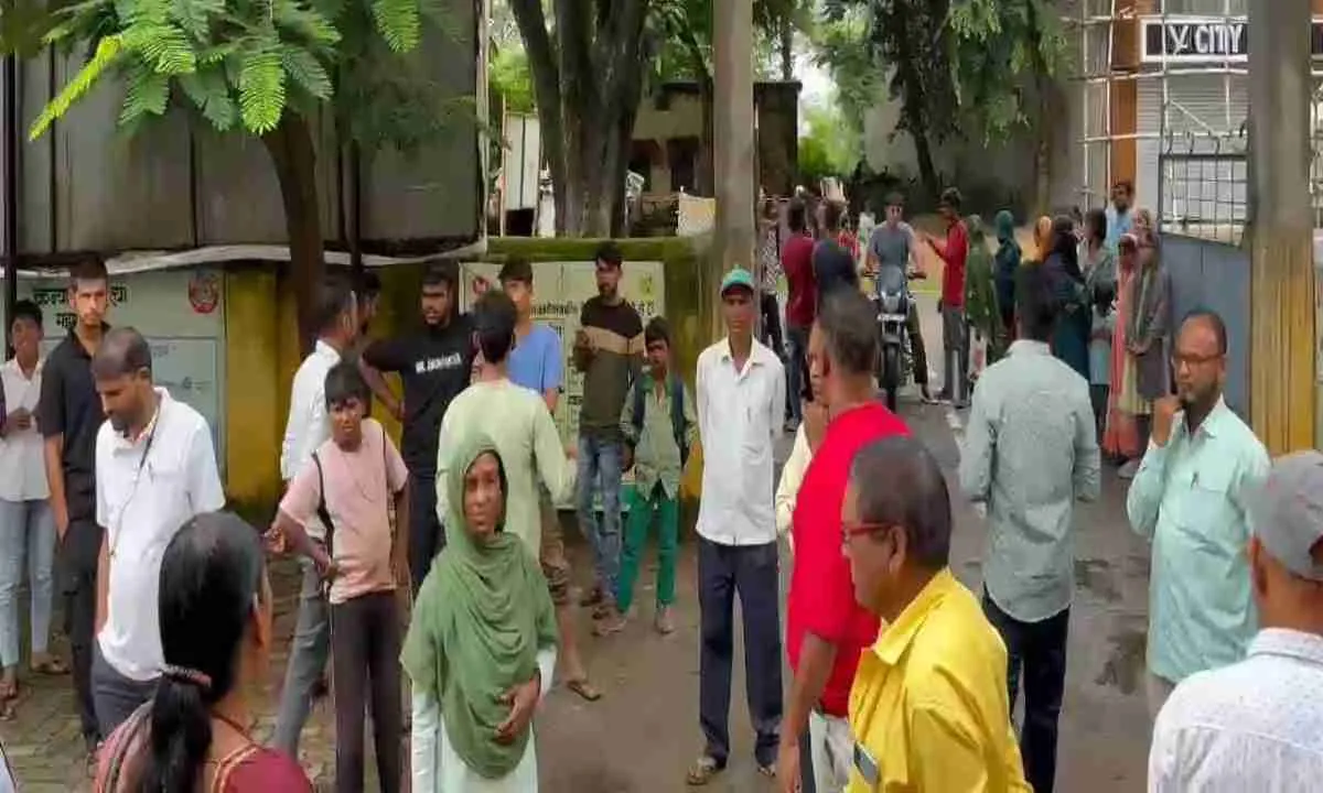 Koderma News: सामुदायिक स्वास्थ्य केंद्र में एंटी रेबीज वैक्सीन को लेकर हंगामा, डॉक्टर से मारपीट