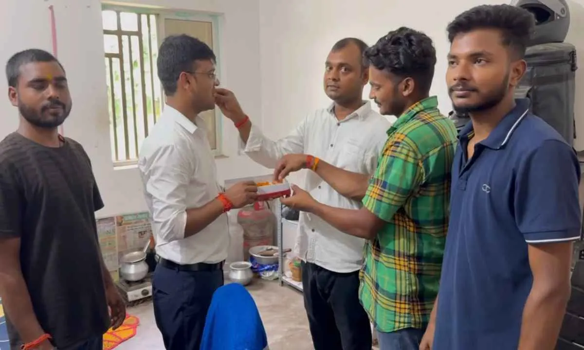 गांव से लेकर वर्दी तक: हजारीबाग के रोबिन कुमार ने पाई JPSC में 7वीं रैंक