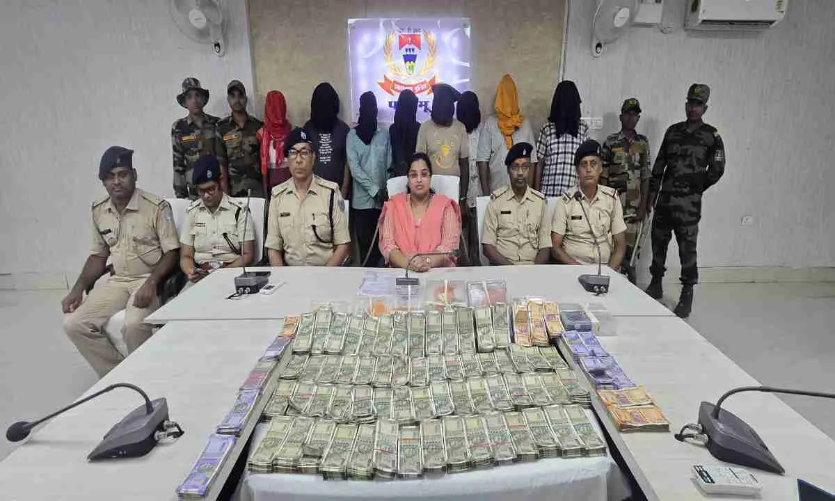 Palamu News: पुलिस की बड़ी कार्रवाई: तीन क्विंटल से अधिक डोडा के साथ 8 तस्कर गिरफ्तार