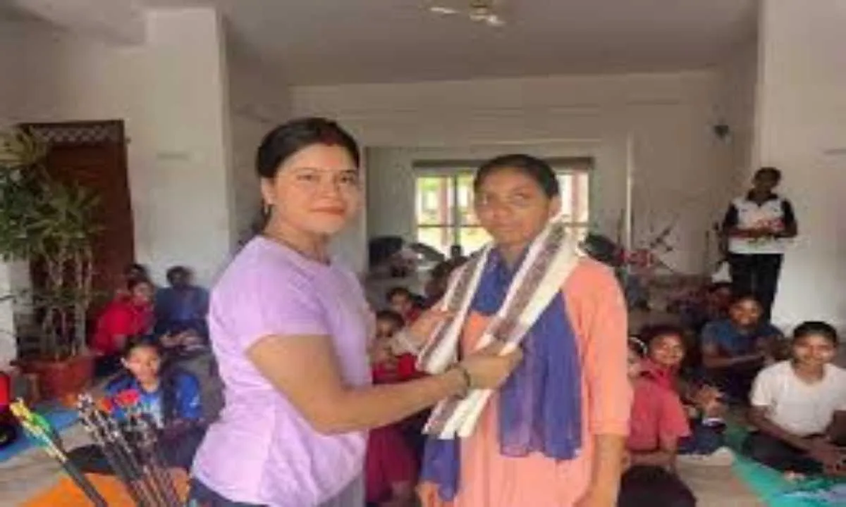 अंतर्राष्ट्रीय तीरंदाज ने सोनिका को किया सम्मानित, बाघ को कमरे में की थी बंद  