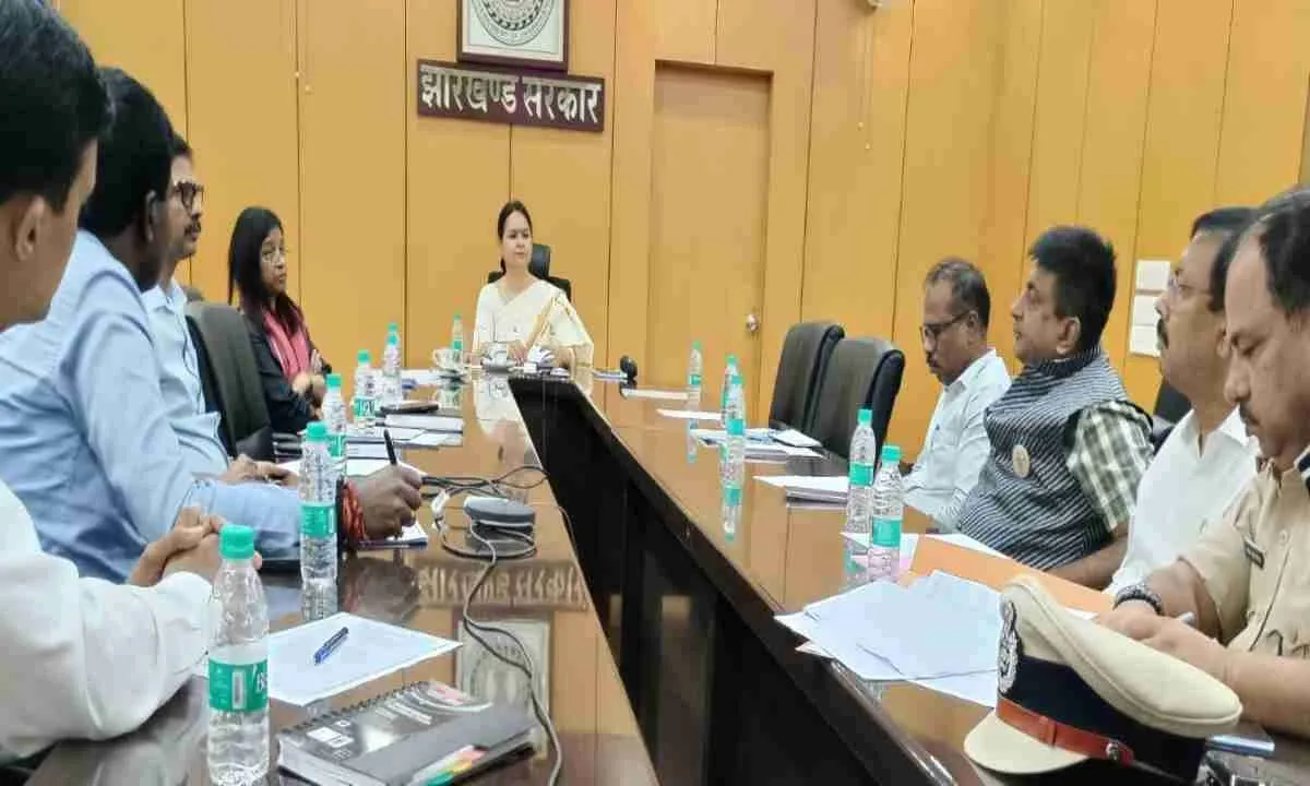 Ranchi news: दुमका में स्वतंत्रता दिवस समारोह की तैयारियों को लेकर मुख्य सचिव की अध्यक्षता में बैठक