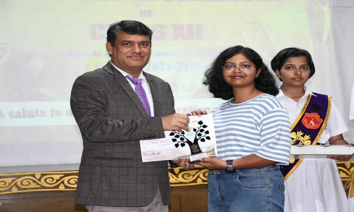 Ranchi News: डीपीएस में कक्षा 12वीं के मेधावी छात्र सम्मानित