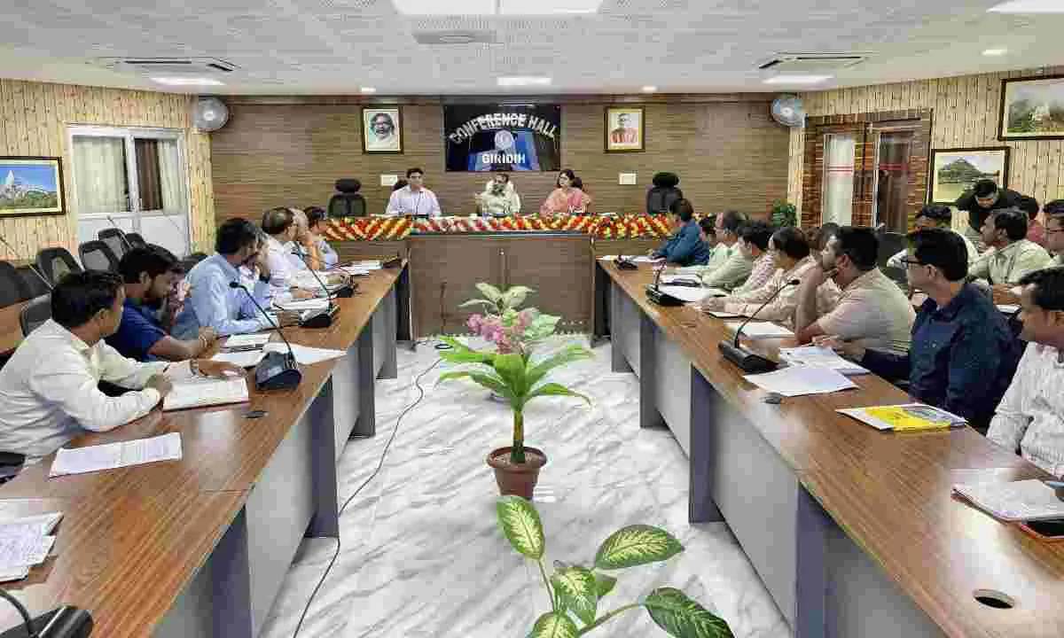 Giridih News: खाद्यान्न वितरण पर सख्त हुए उपायुक्त, समयबद्ध क्रियान्वयन के दिए निर्देश
