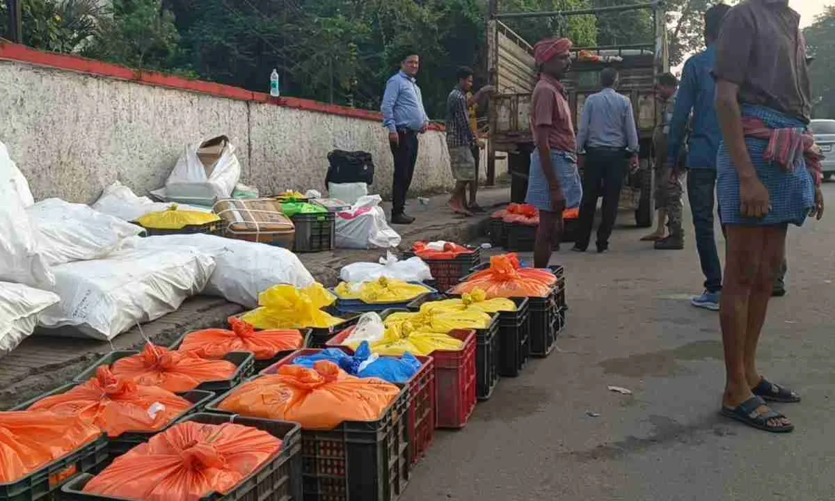 धनबाद उपायुक्त के निर्देश पर बड़ी कार्रवाही, 780 किलो मिलावटी पनीर सहित खोवा, पेड़ा व लड्डू जब्त