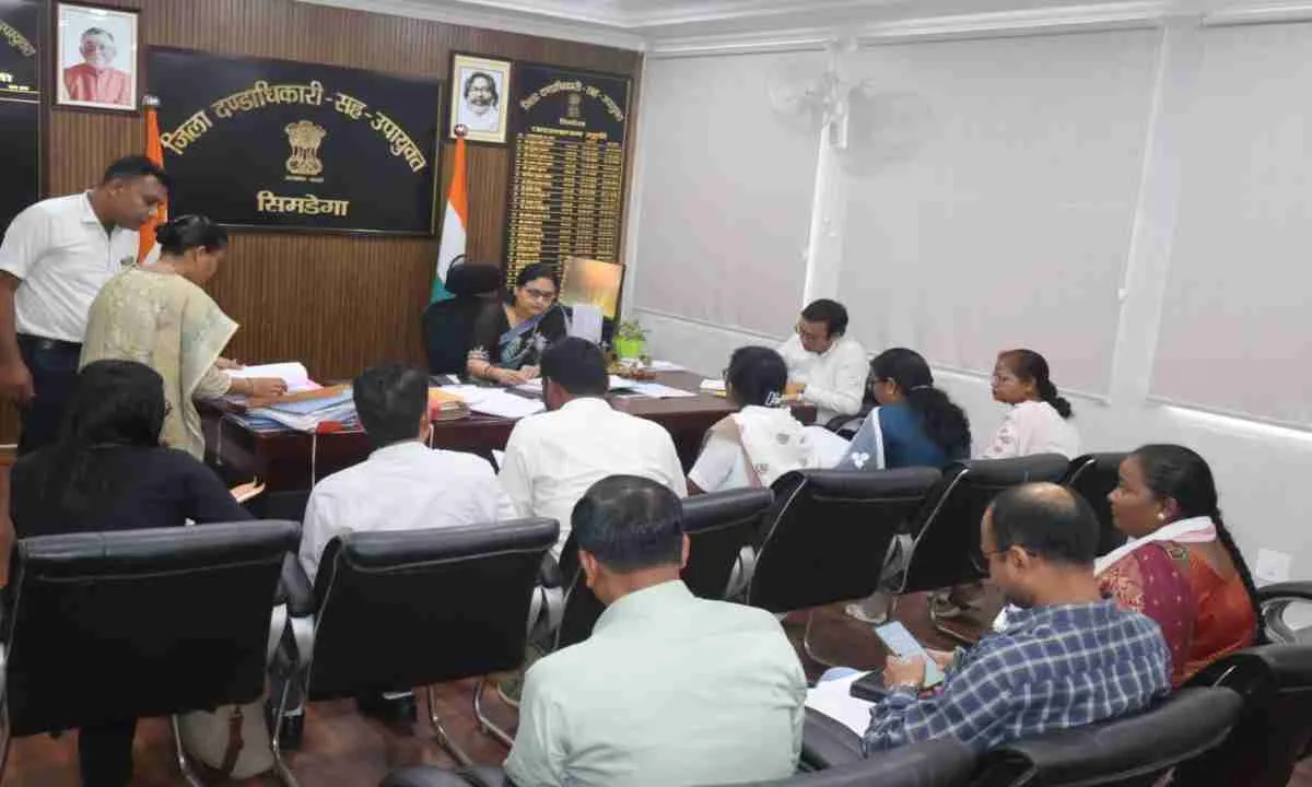 Simdega News: उपायुक्त की अध्यक्षता में वन अधिकार समिति की बैठक आयोजित, दिए कई महत्वपूर्ण निर्देश 