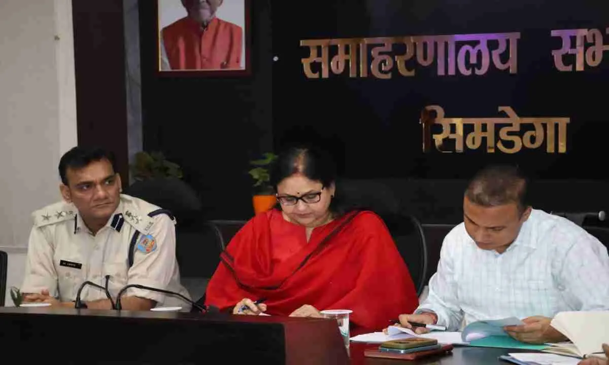 Simdega News: उपायुक्त की अध्यक्षता में डीएमएफटी की बैठक, विभिन्न योजनाओं की हुई समीक्षा