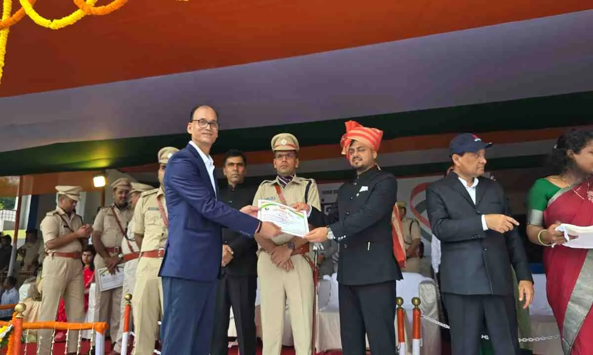 Dhanbad News: स्वतंत्रता दिवस समारोह में कार्यपालक दंडाधिकारी सहित 22 सम्मानित      