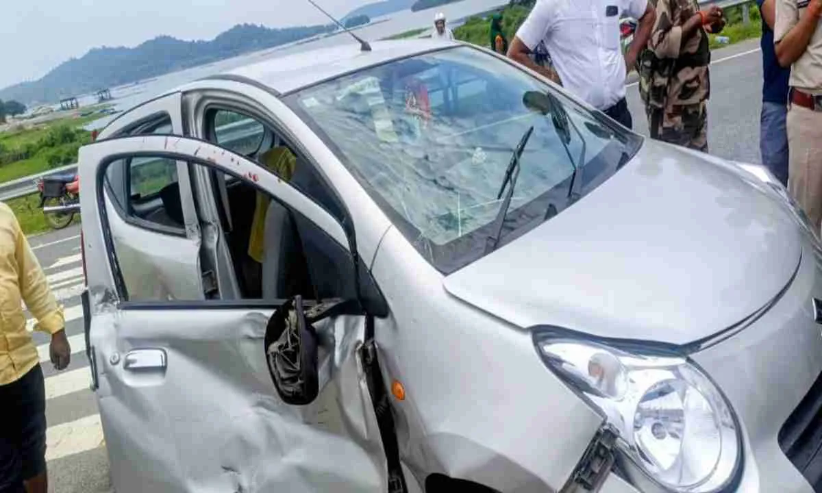 Road Accident: सड़क दुर्घटना में पुलिस जवान की मौत, पत्नी गंभीर रूप से घायल