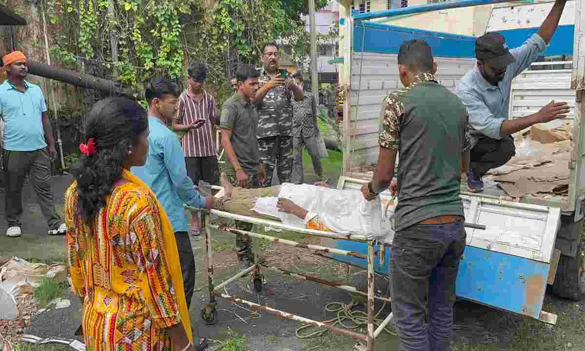 Giridih News: भलसुमीया जंगल में पेड़ से लटका मिला किशोर का शव, इलाके में सनसनी