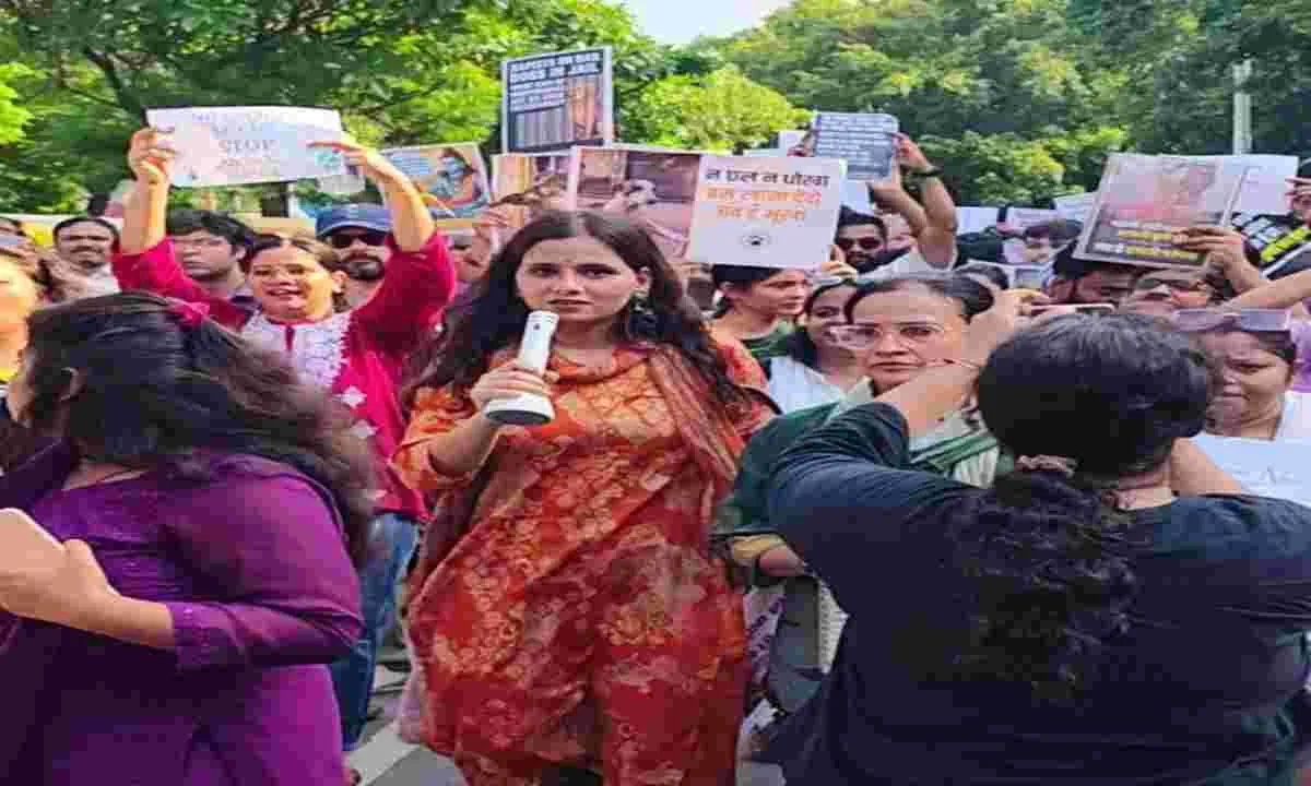लखनऊ में सुप्रीम कोर्ट के आदेश के खिलाफ ‘पशु बचाओ रैली’