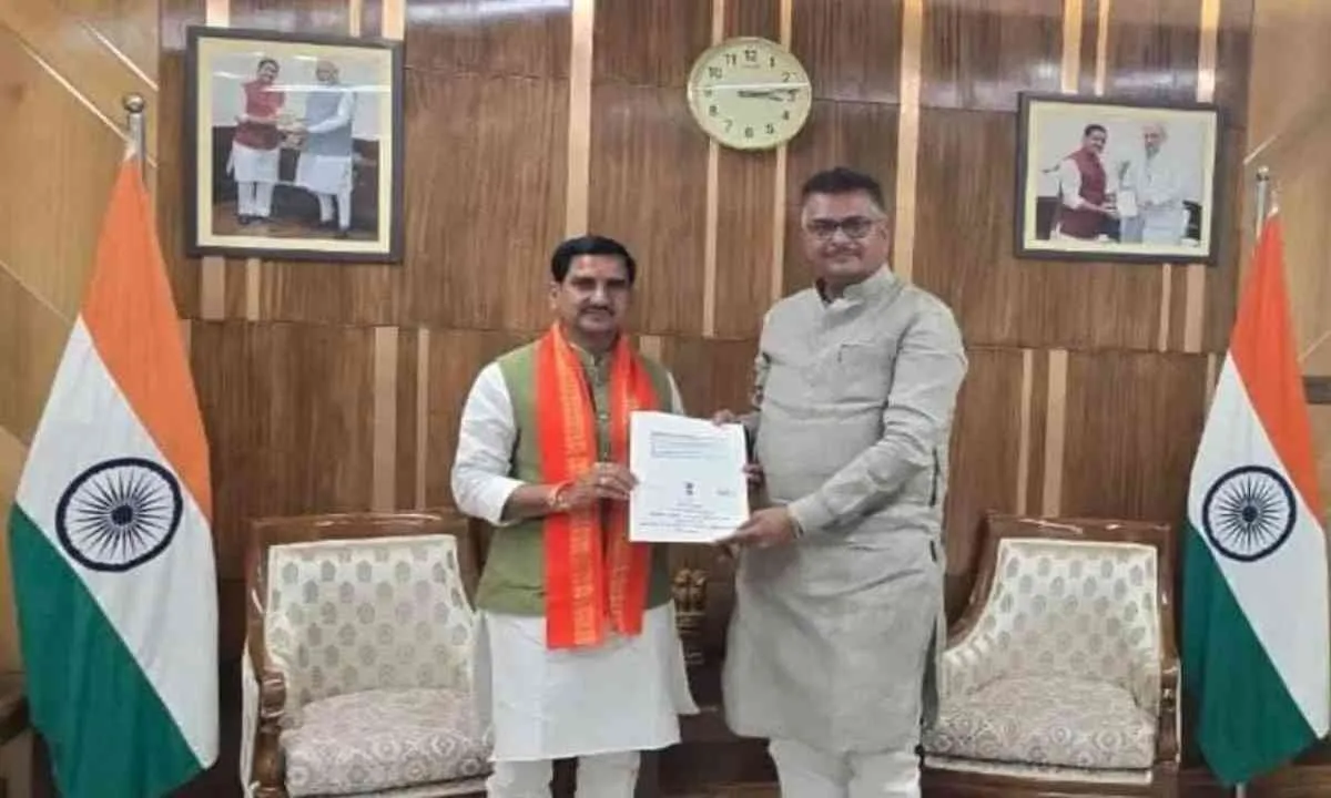 Hazaribagh News: केंद्रीय शहरी विकास राज्य मंत्री से मिले हजारीबाग सांसद, हजारीबाग शहरी क्षेत्र के विकास पर की महत्वपूर्ण चर्चा