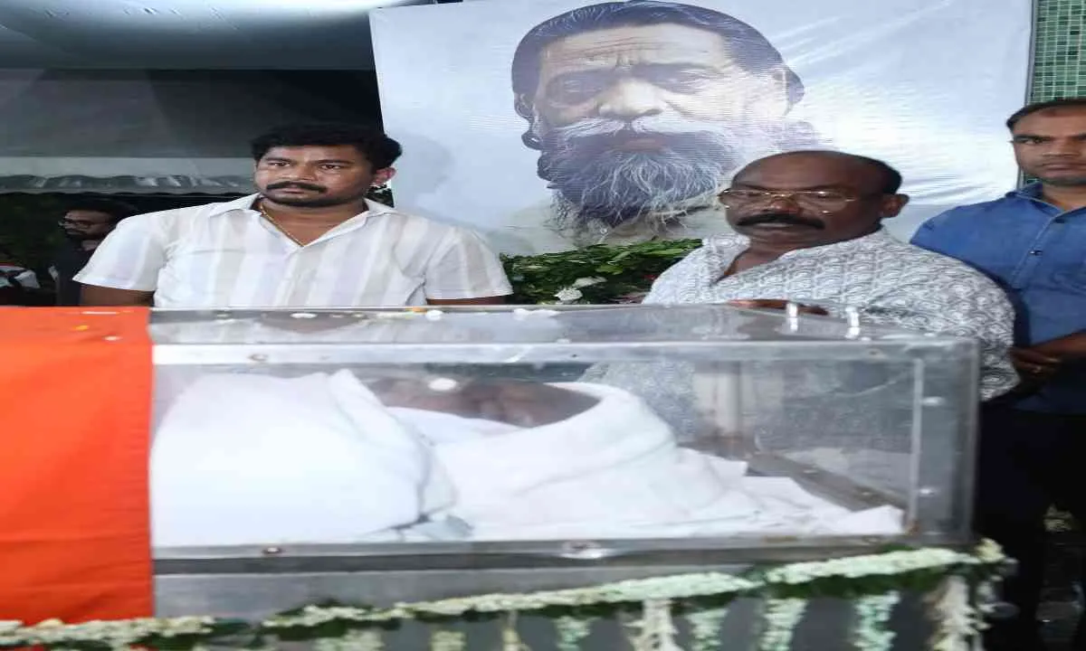 Hazaribagh News: शिबू सोरेन के निधन पर झामुमो हजारीबाग जिला कमिटी की ओर से दी गई भावभीनी श्रद्धांजलि