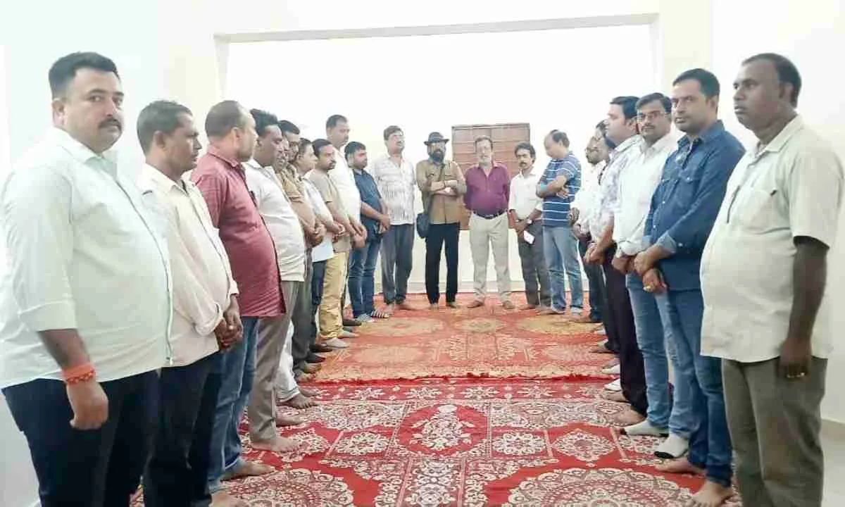 Hazaribagh News: वरिष्ठ पत्रकार हरिनारायण सिंह के निधन पर हजारीबाग प्रेस क्लब में शोक सभा का आयोजन