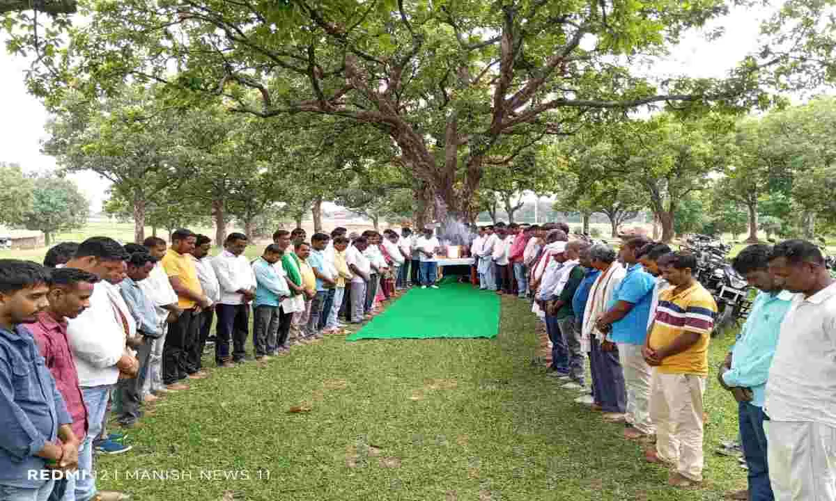 Giridih News: झामुमो कार्यकर्ताओं ने शिबू सोरेन को दी श्रद्धांजलि, बुलंद हुआ 