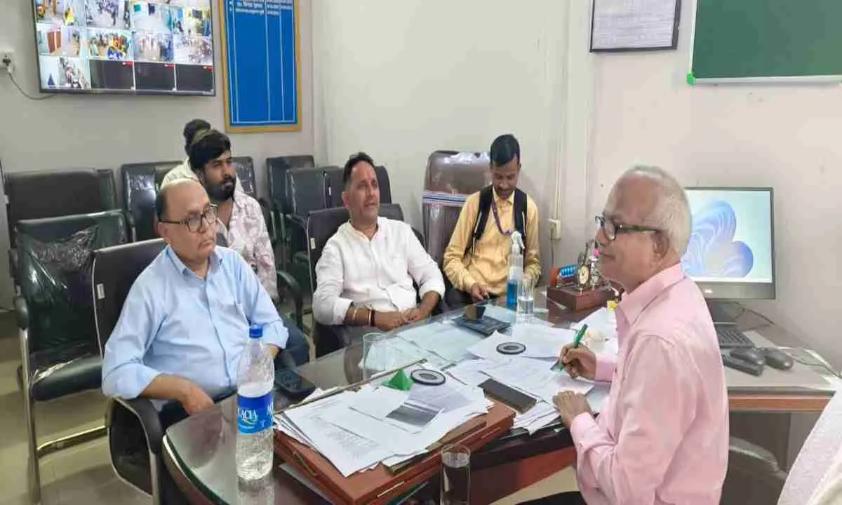 Hazaribagh News: HMCH के ICU में वर्षों से बंद वेंटिलेटर, विधायक प्रदीप प्रसाद ने जताई गहरी चिंता