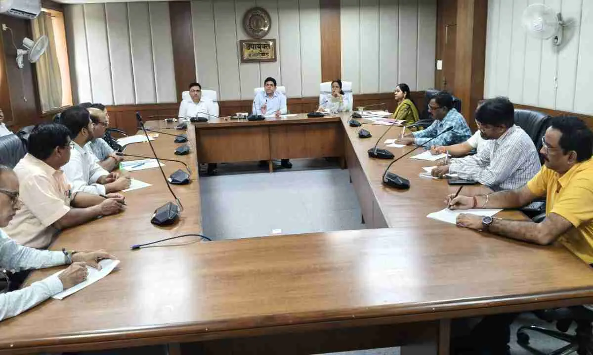 Hazaribagh News: उपायुक्त ने की विधि शाखा से संबंधित मामलों की समीक्षा, दिए निर्देश 