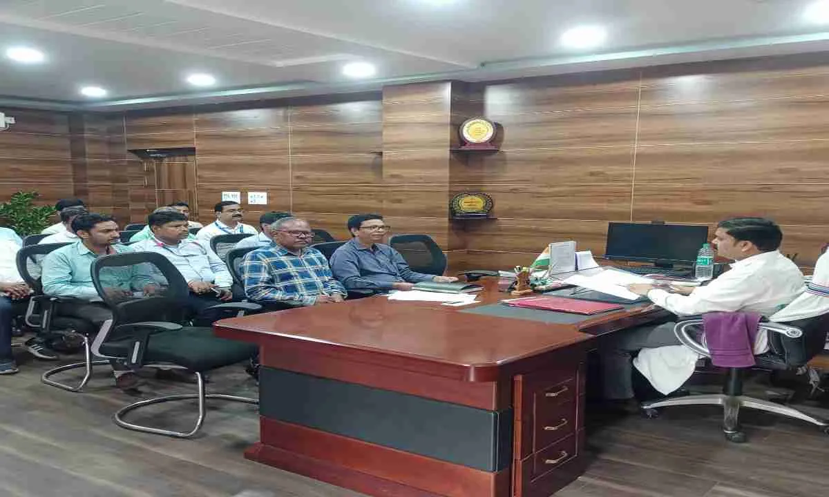 Hazaribagh News: उप विकास आयुक्त ने केसीसी, बैंकिंग समस्याओं एवं कृषि विभाग की योजनाओं की समीक्षा