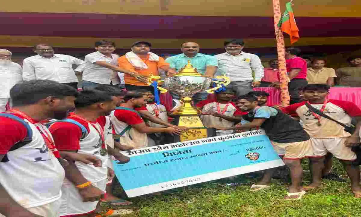 Hazaribagh News: नमो फुटबॉल टूर्नामेंट का हुआ समापन, राय बचरा की टीम बनी विजेता